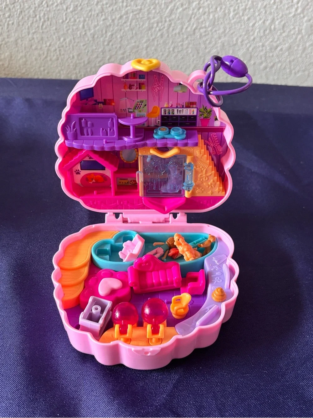 Polly Pocket Lot Of 3 Compact Play sets With Mini Dolls And Accessories
